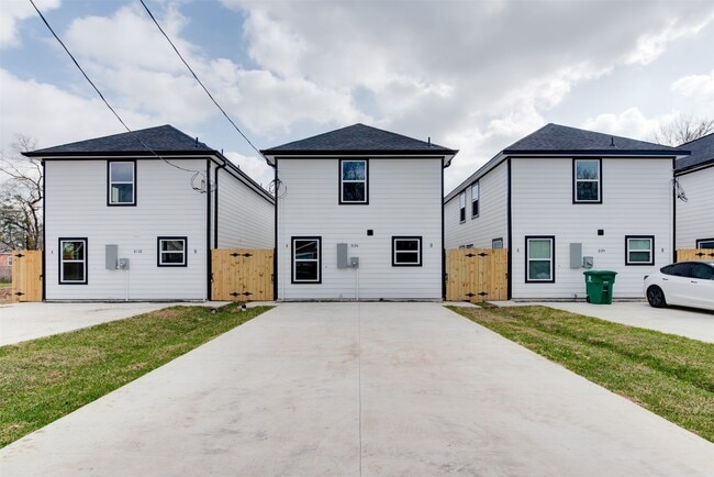 Building Photo - 8128 Sterlingshire St