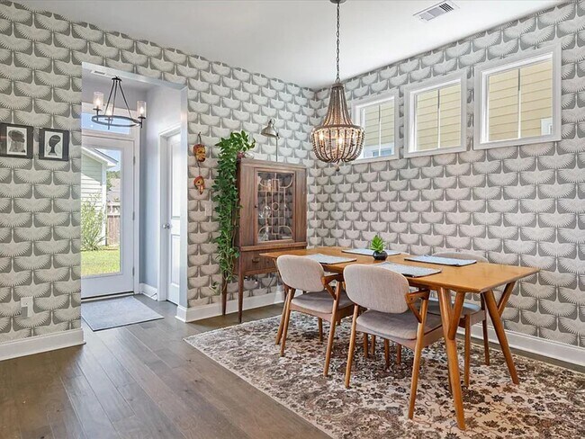 Building Photo - Bright & Beautiful Rental in Whitney Lake ...