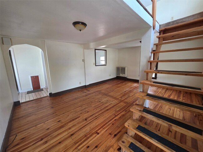 Building Photo - 318 Odell Ave