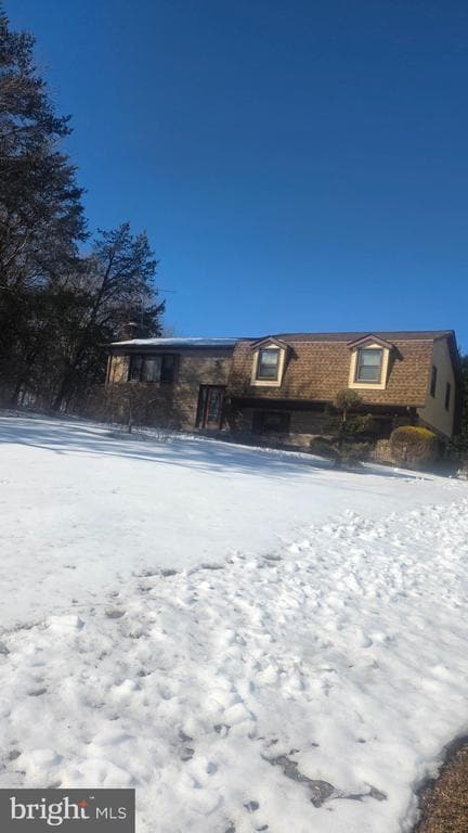 Building Photo - 8744 Valley Dr