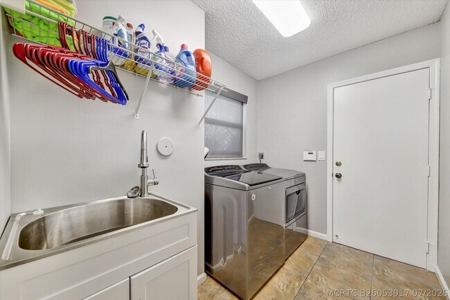 Building Photo - 10370 NW 50th Ct