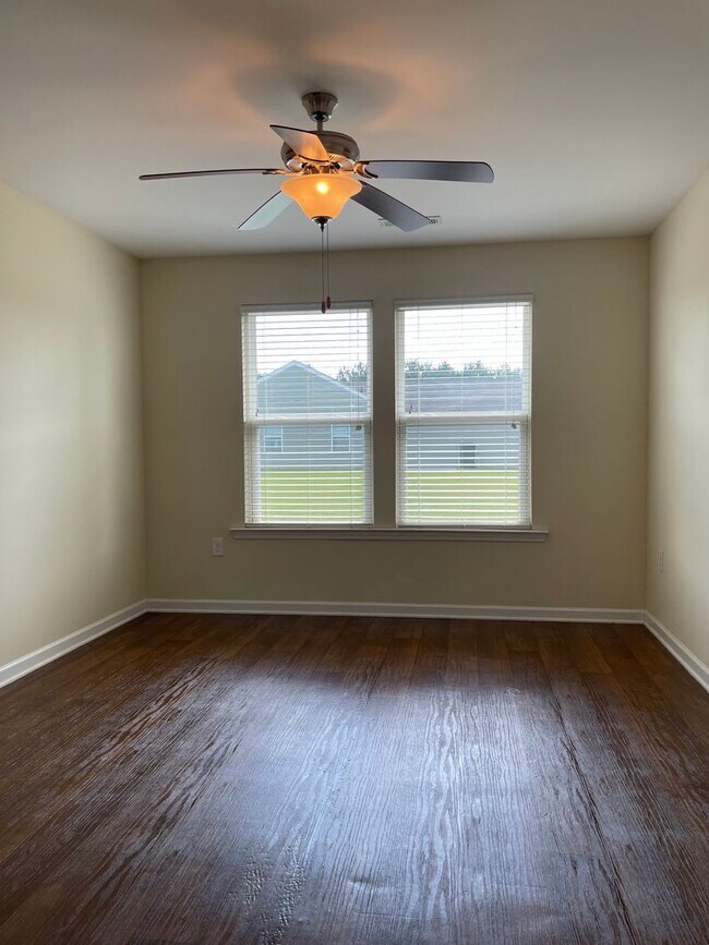 Building Photo - AVAILABLE SOON! Don't miss this Beautiful 3BR/2BA home in St. John's Ridge!