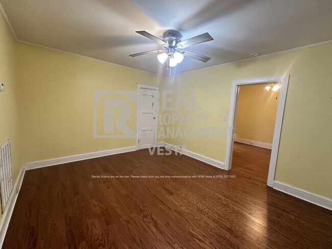 Building Photo - 346 E Main St