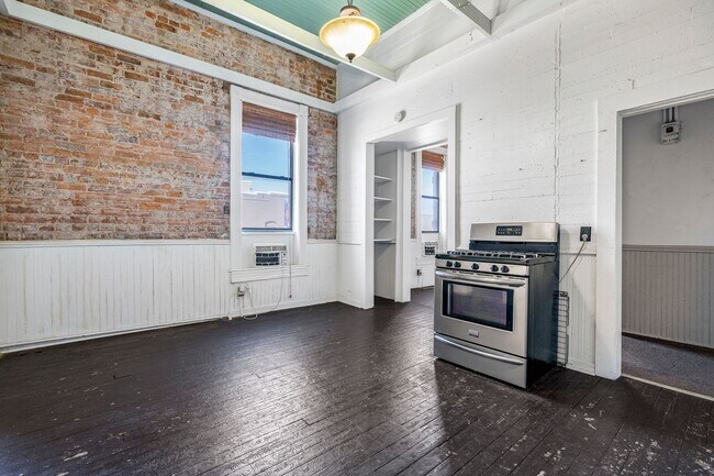 Building Photo - 103 Holcomb St
