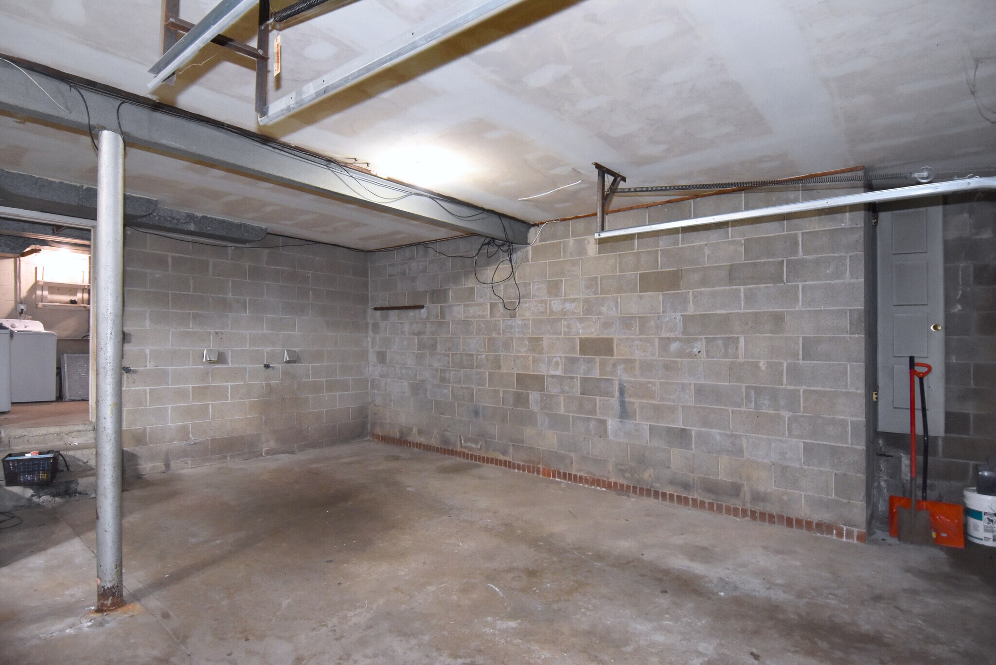 Ground floor shared garage. - 3156 Glendale Ave