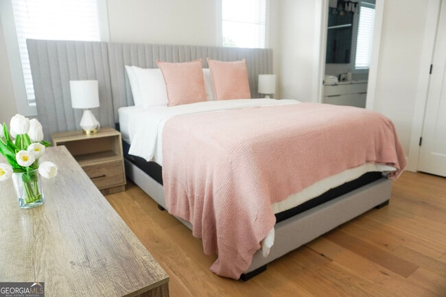 Building Photo - 68 Boulevard SE