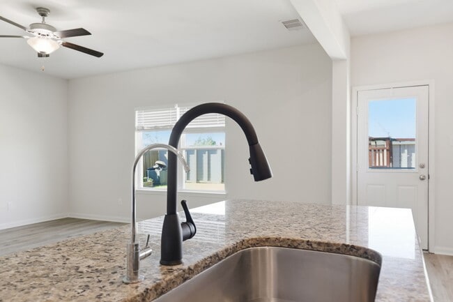 Building Photo - 2044 Mule Ridge Dr