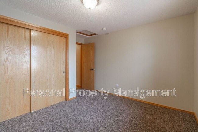 Building Photo - 902 N 15th Ct