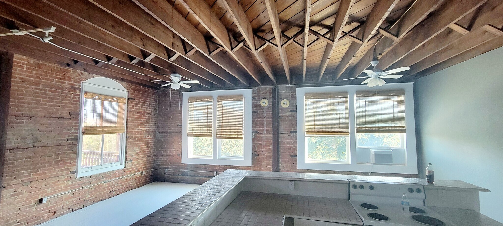 Building Photo - 524 23rd St