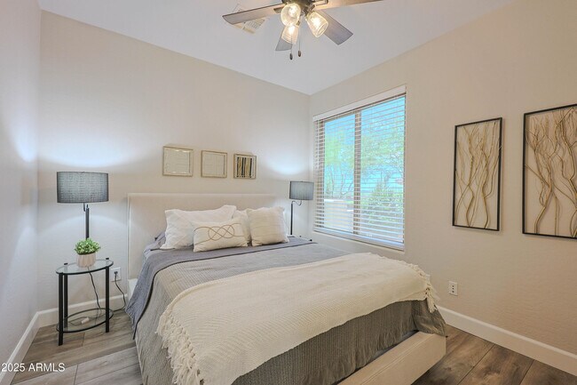 Building Photo - 2462 W Turtle Hill Dr
