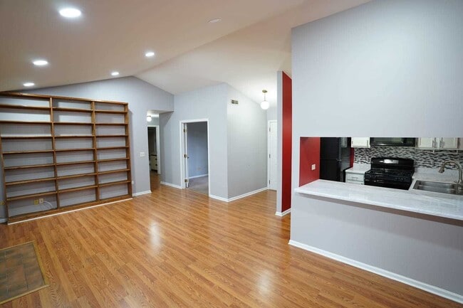Building Photo - 361 Farnsworth Ct