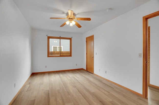 Building Photo - 866 S Buckeye Dr