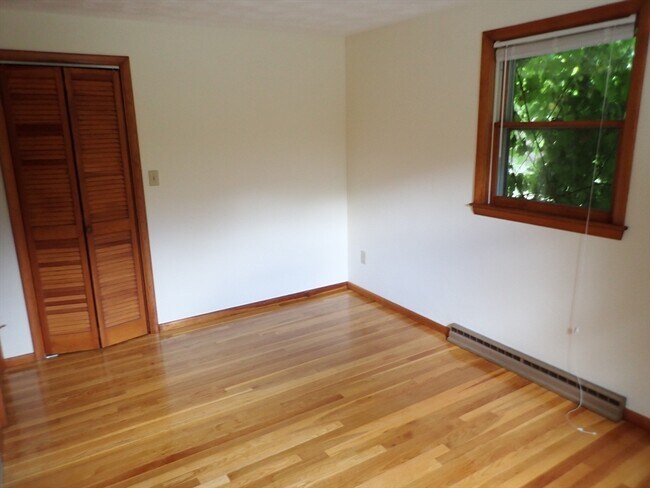 Building Photo - 131 Jarvis Cir