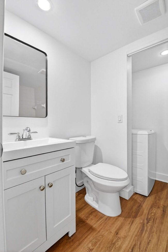 Building Photo - 198 Lake Arbor Dr