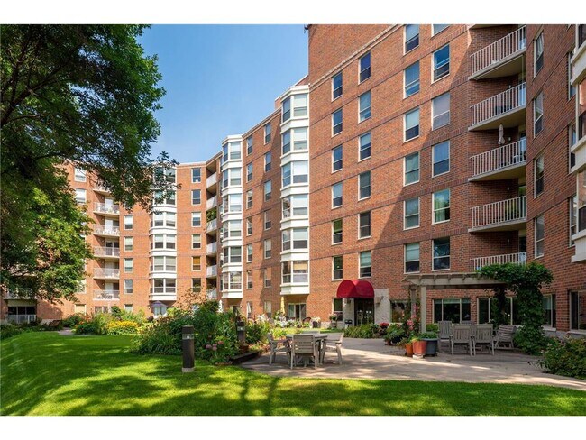 Building Photo - 1425 W 28th St