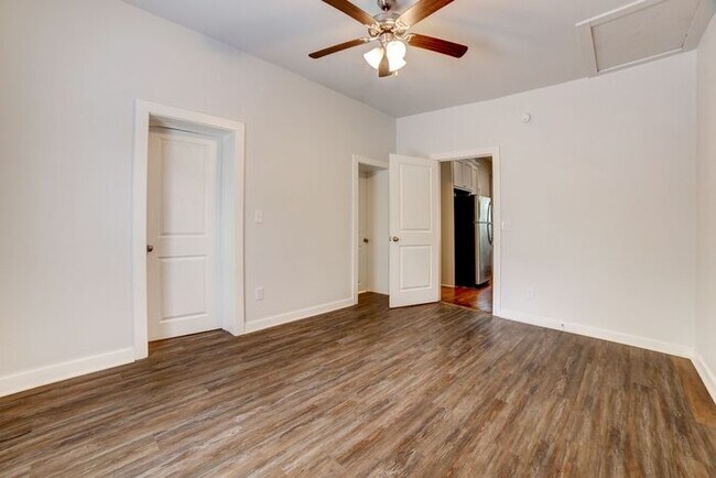 Building Photo - 3/2 Historical Home On Beautiful Main Stre...