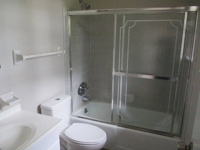 Building Photo - Updated 4 Br brick home in Martinez