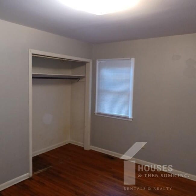 Building Photo - 714 Farley Ave