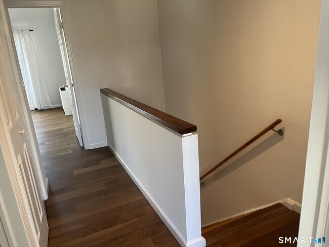 Building Photo - 9 River Rd