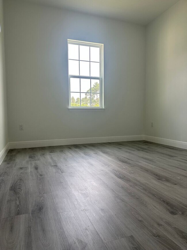 Building Photo - Marion Oaks