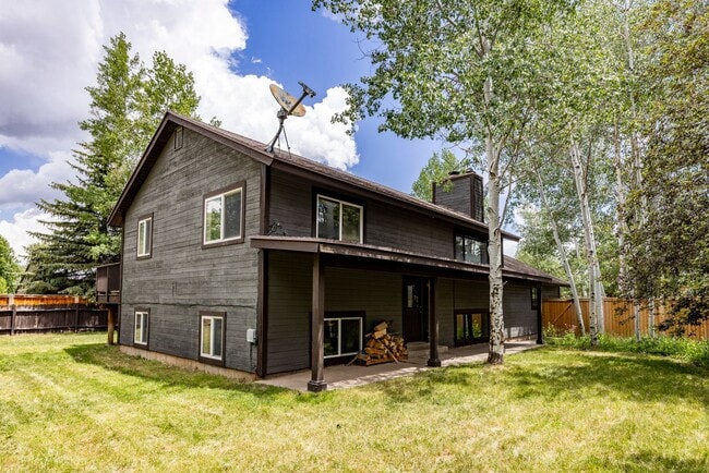 Building Photo - Tranquil Park Meadows Escape with Large Pr...