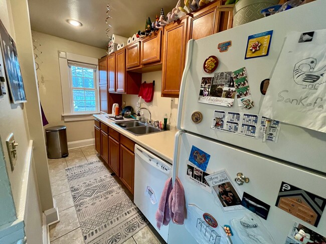 Building Photo - 3956-3958 N Murray