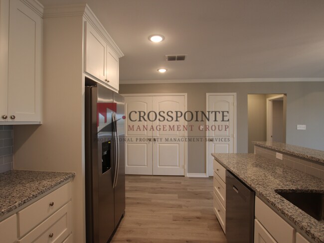 Building Photo - Beautiful 2 Bedroom 2 Bathroom Townhouse in South Tyler! 1/2 OFF FIRST FULL MONTH