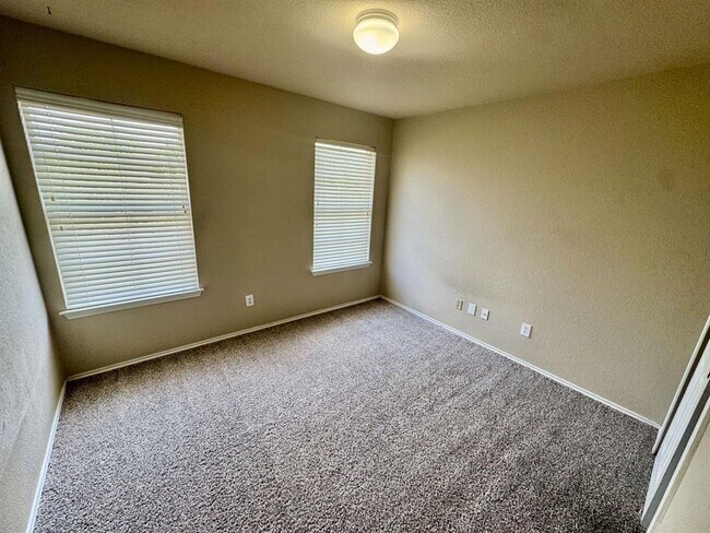 Building Photo - 398 Paddington Dr