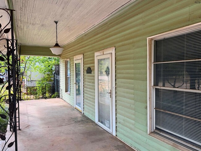 Building Photo - 1504 Austin St