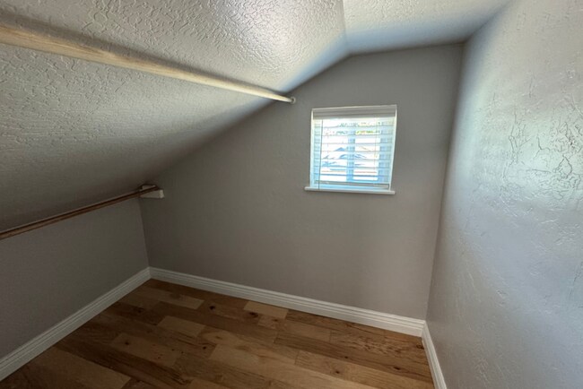 Building Photo - Spacious Colonial Heights Bungalow