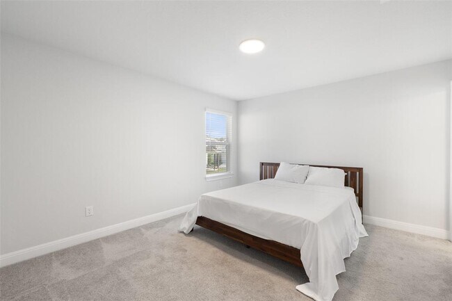 Building Photo - 1012 Legend Milton Ln