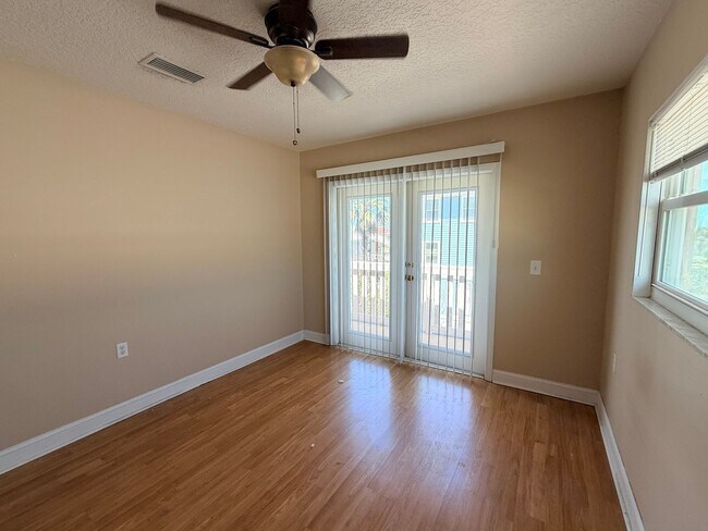 Building Photo - 342 Tarpon Ave