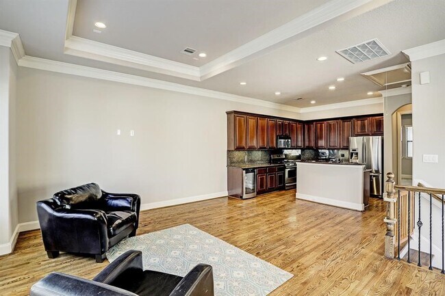 Building Photo - 321 Cage St