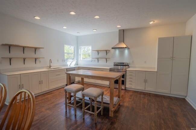 Building Photo - 2706 Grosbeak Ln