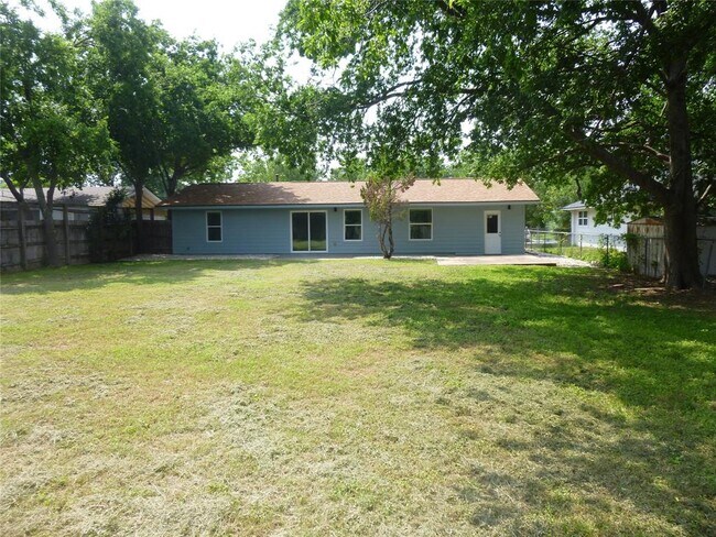 Building Photo - 7503 Eastcrest Dr