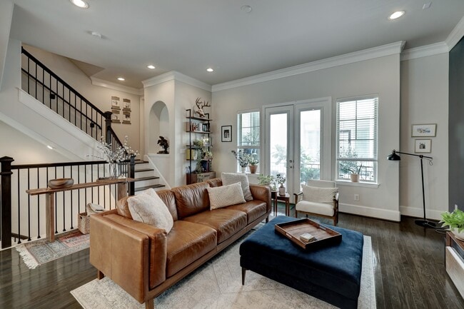 Building Photo - 2231 Chenevert St