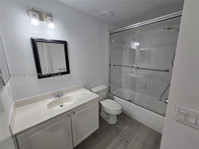 Building Photo - 331 River Bluff Ln