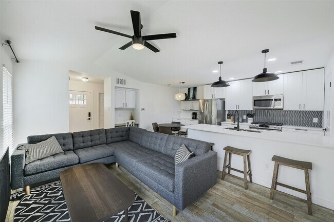 Building Photo - 3605 Leafield Dr