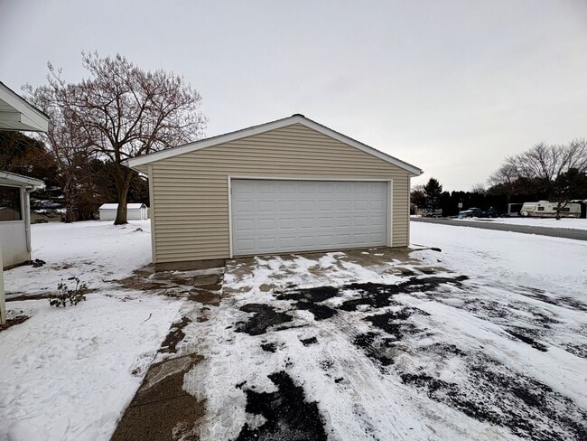 Building Photo - 3 Bedroom Rancher in Lebanon!