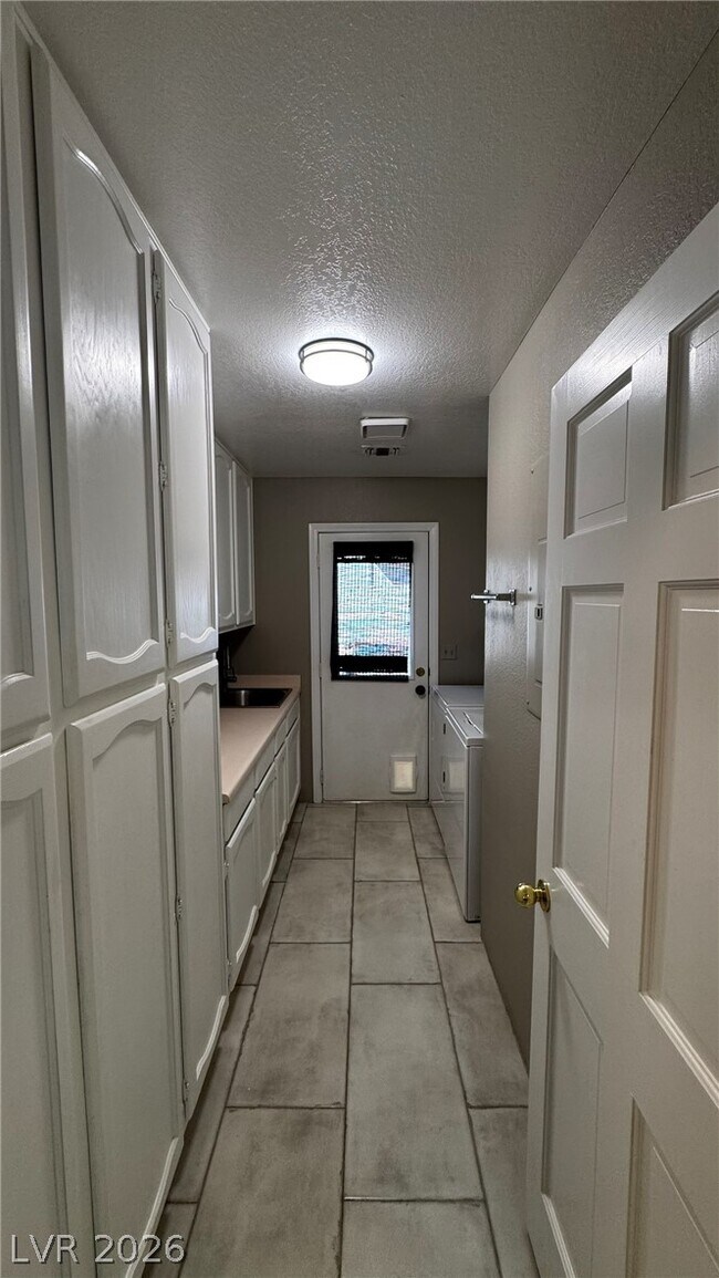 Building Photo - 2921 Channel Rock Dr