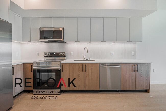 Building Photo - 856 S Gramercy Dr