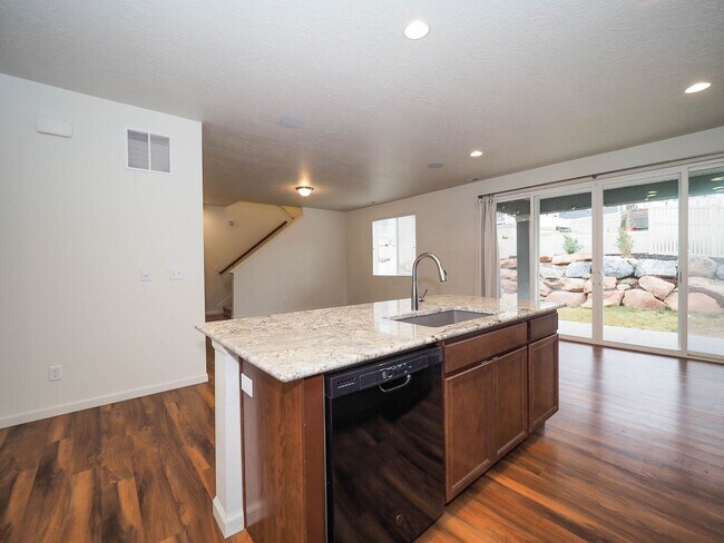 Building Photo - Cute single family home in Saratoga Springs