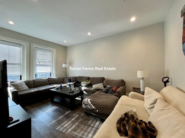 Building Photo - 1520 Tremont St