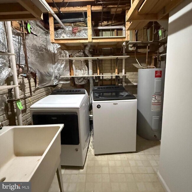 Building Photo - 8442 Springfield Oaks Dr