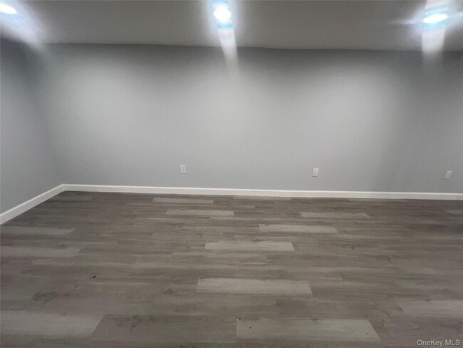 Building Photo - 165 Lynbrook Dr