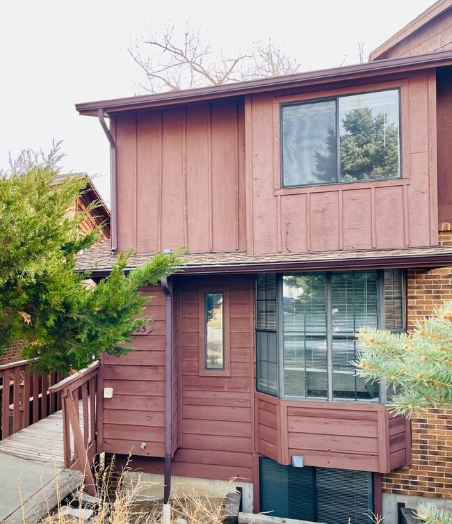 Primary Photo - 4 Bedroom Town-home Near Downtown Golden A...