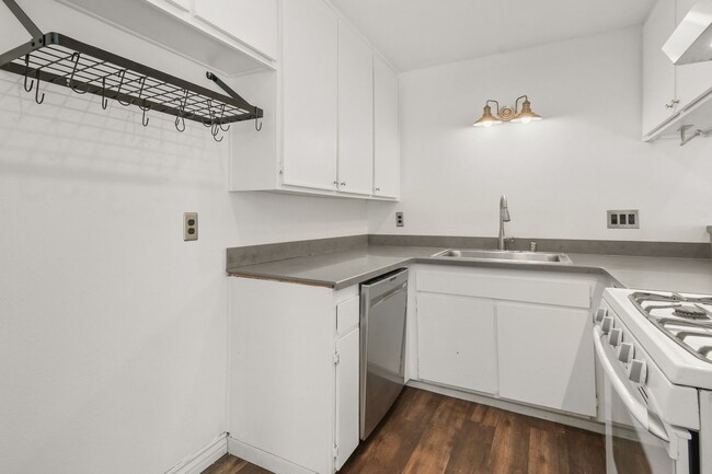 Building Photo - Modern 3BR Townhome | Garage + Driveway Parking | Yard | Pool | Pet Friendly | Move-In Ready