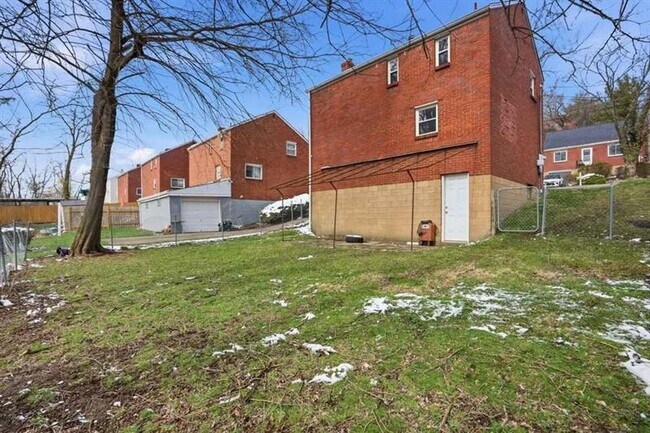 Building Photo - 1219 Circle Dr