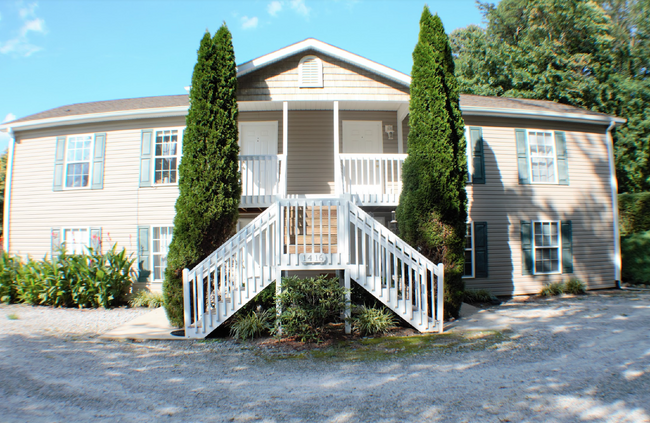 Building Photo - 2 bedroom 1 bath upper floor apartment.