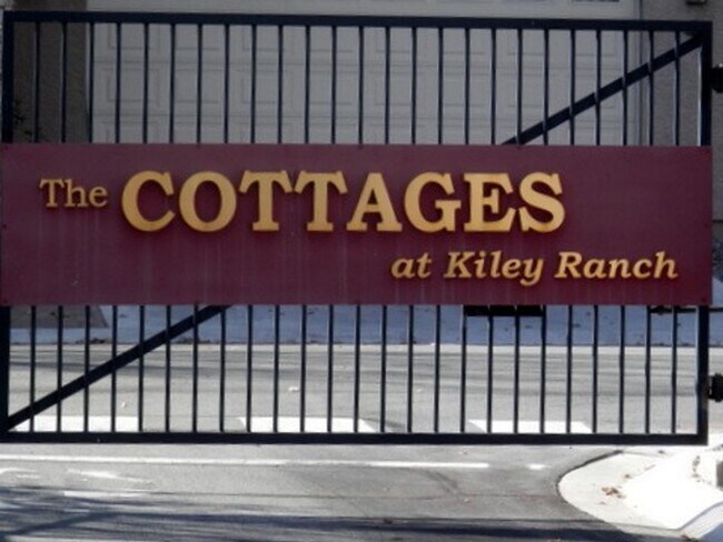 Building Photo - Fabulous home in a gated community with over 1500 sq ft, open floor plan, 3 bed, 2.5 bath